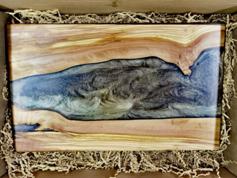 Πιατέλα από ξύλο άγριας ελιάς και εποξική ρητίνη 11-10-1005